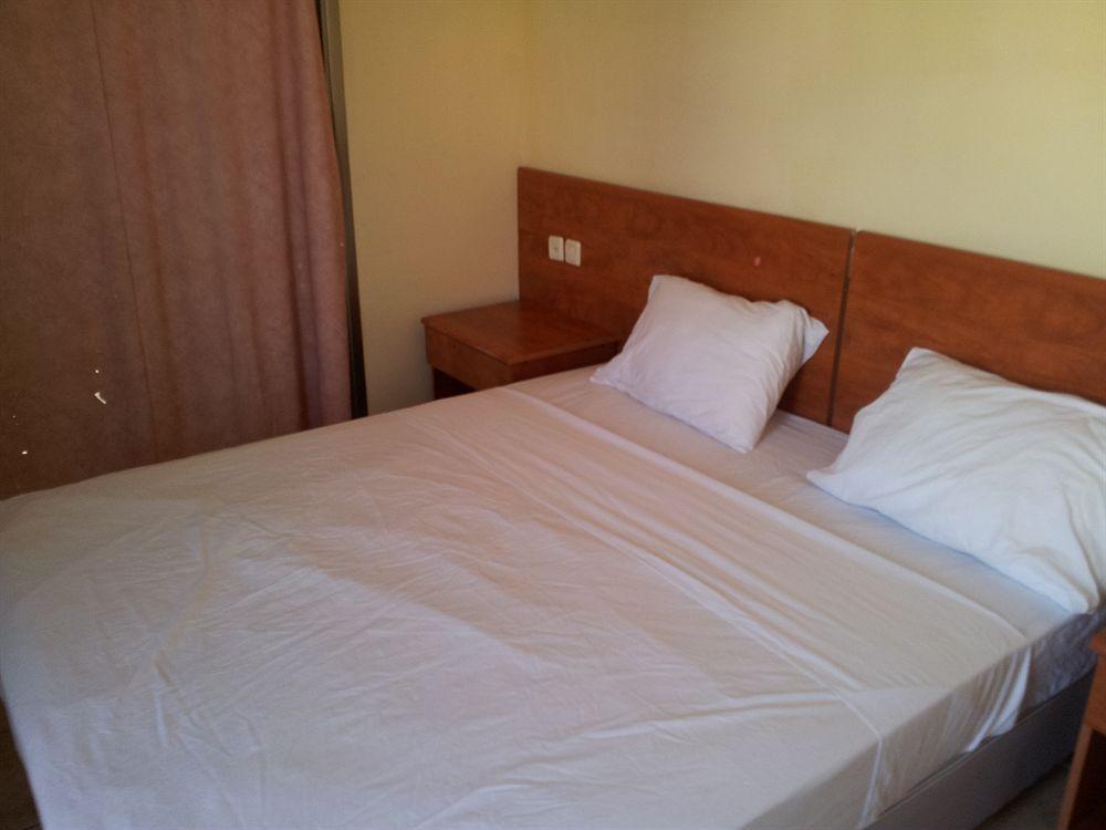 Faulty Towers Hotel Eilat Exterior foto