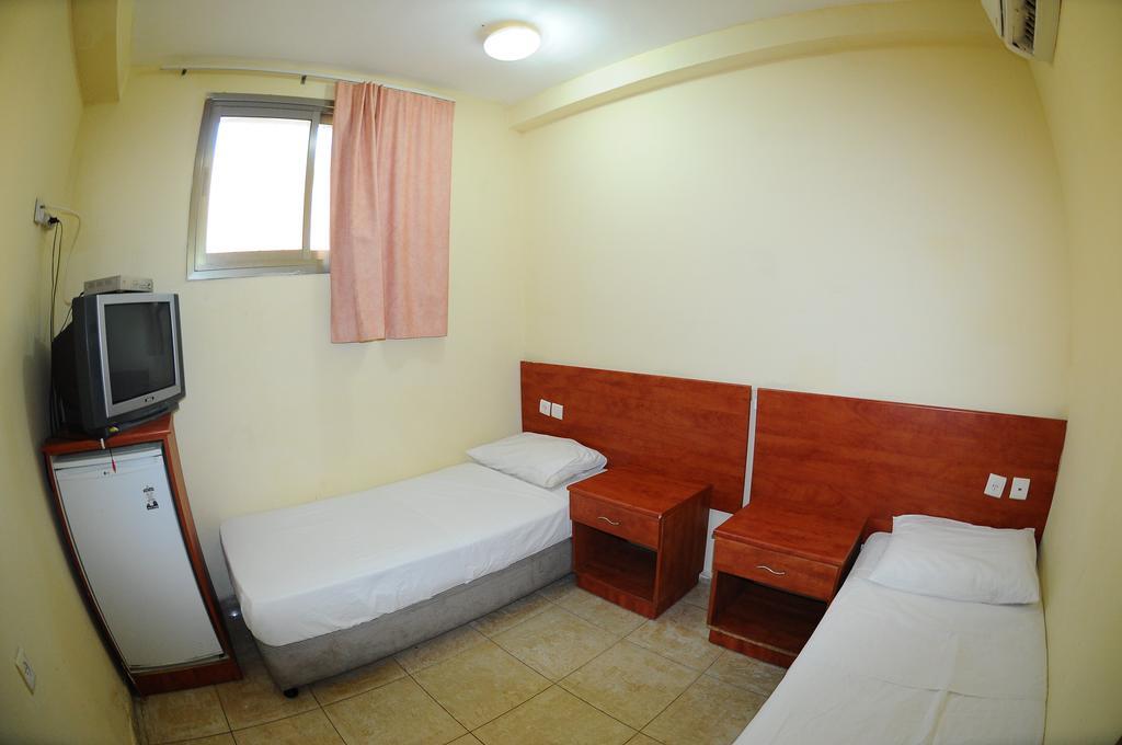 Faulty Towers Hotel Eilat Quarto foto