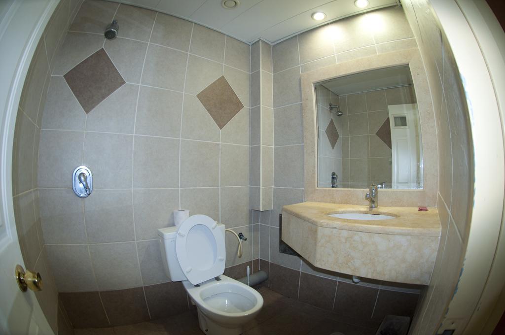Faulty Towers Hotel Eilat Quarto foto