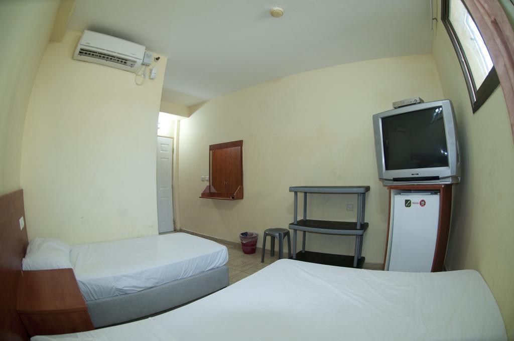 Faulty Towers Hotel Eilat Quarto foto