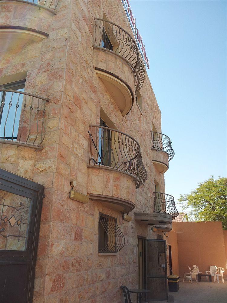 Faulty Towers Hotel Eilat Exterior foto