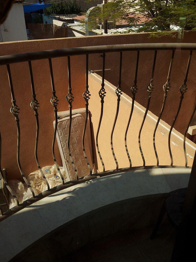 Faulty Towers Hotel Eilat Exterior foto