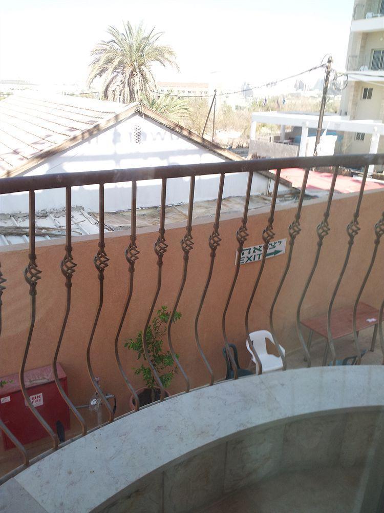 Faulty Towers Hotel Eilat Exterior foto